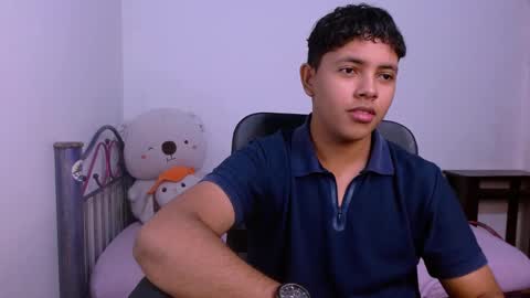 Snapshot of levii_7 chatting on 11/25/25, 03:39 0600AM-1200PM - online show from 11/25/25, 03:39