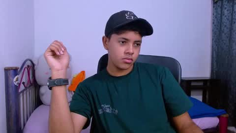 Snapshot of levii_7 chatting on 11/30/25, 03:21 0600AM-1200PM - online show from 11/30/25, 03:21