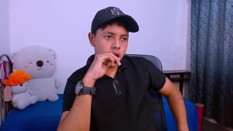 Snapshot of levii_7 chatting on 11/30/25, 09:08 0600AM-1200PM - online show from 11/30/25, 09:08