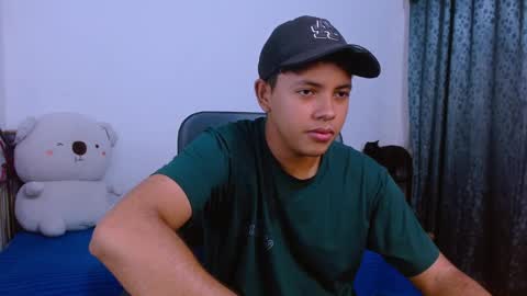 Snapshot of levii_7 chatting on 12/02/25, 03:23 0600AM-1200PM - online show from 12/02/25, 03:23