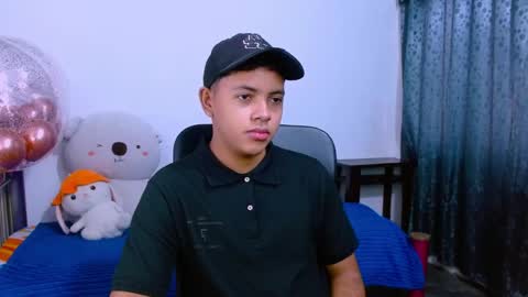 Snapshot of levii_7 chatting on 12/15/25, 03:05 0600AM-1200PM - online show from 12/15/25, 03:05