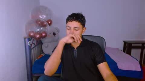 Snapshot of levii_7 chatting on 12/18/25, 12:44 0600AM-1200PM - online show from 12/18/25, 12:44