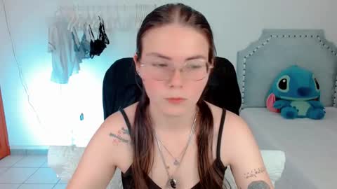 Snapshot of lexalove_doll chatting on 12/17/25, 04:07 Lexas Room online show from 12/17/25, 04:07