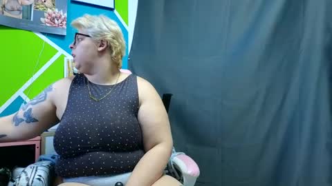 Snapshot of lexi2810 chatting on 01/10/25, 07:46 Lexi und Lex online show from 01/10/25, 07:46