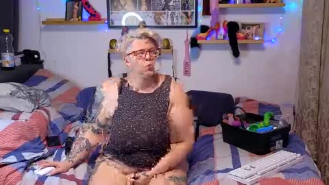 Snapshot of lexi2810 chatting on 01/14/25, 08:59 Lexi und Lex online show from 01/14/25, 08:59