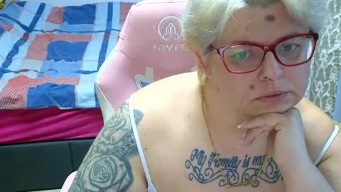Snapshot of lexi2810 chatting on 01/15/25, 07:15 Lexi und Lex online show from 01/15/25, 07:15
