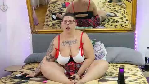 Snapshot of lexi2810 chatting on 11/15/25, 10:23 Lexi und Lex online show from 11/15/25, 10:23