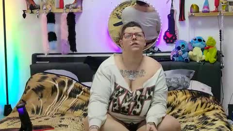 Snapshot of lexi2810 chatting on 11/24/25, 07:19 Lexi und Lex online show from 11/24/25, 07:19