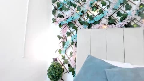 Gabrielle online show from 11/13/25, 10:47