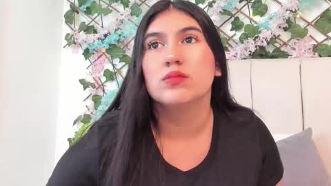 Snapshot of lexi_bloom chatting on 12/17/25, 10:54 Gabrielle online show from 12/17/25, 10:54