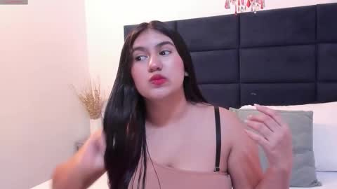 Snapshot of lexi_bloom chatting on 01/17/26, 11:04 Gabrielle online show from 01/17/26, 11:04