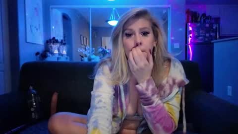 Snapshot of lexi_shocker chatting on 11/14/25, 05:28 Lexi online show from 11/14/25, 05:28