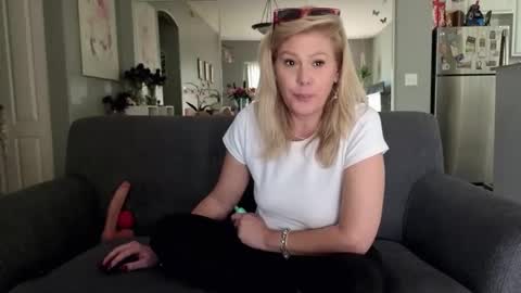 Snapshot of lexi_shocker chatting on 11/23/25, 09:14 Lexi online show from 11/23/25, 09:14