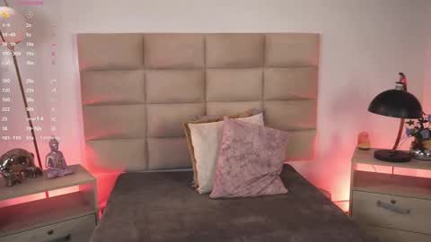 Snapshot of lexiee_grey_ chatting on 11/12/25, 11:43 Lexie online show from 11/12/25, 11:43