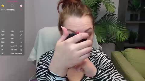 Snapshot of lexiflower1 chatting on 10/26/25, 02:45 Lexi online show from 10/26/25, 02:45