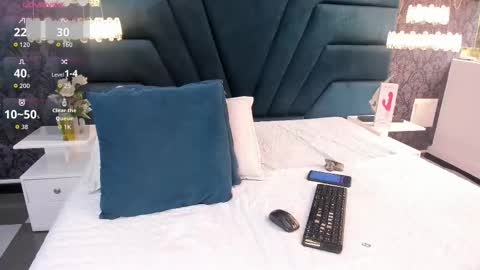 Lexi online show from 10/08/25, 01:42