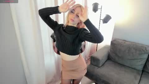 Snapshot of lexirouge__ chatting on 07/30/26, 12:59 lexirouge online show from 07/30/26, 12:59