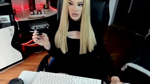 Snapshot of lexxymiss chatting on 11/14/25, 11:31 eva lexy you may call me Miss online show from 11/14/25, 11:31