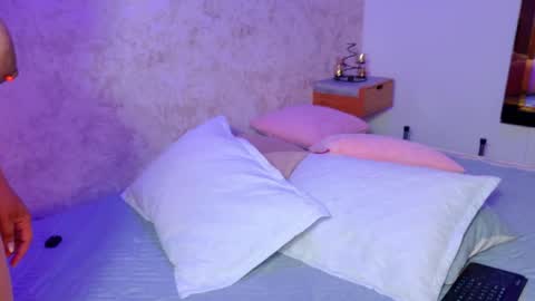 lexy and mia online show from 05/18/26, 04:07