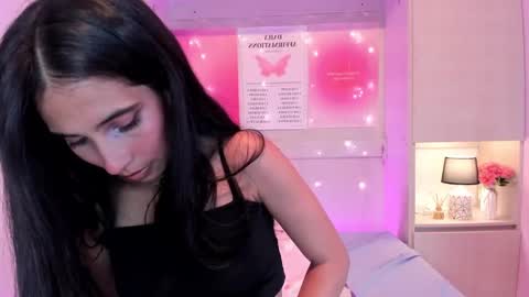 Snapshot of lexyquinn_ chatting on 09/28/25, 04:18 L I A  online show from 09/28/25, 04:18