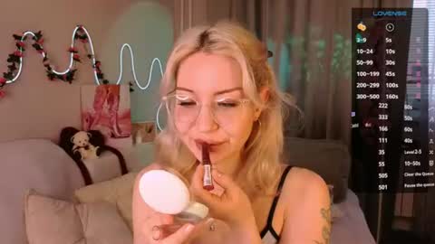 Lily online show from 07/09/26, 07:23