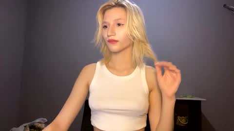 Leya online show from 11/29/25, 07:17