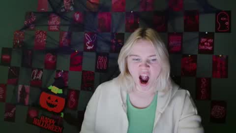 Leyla online show from 10/07/25, 06:43