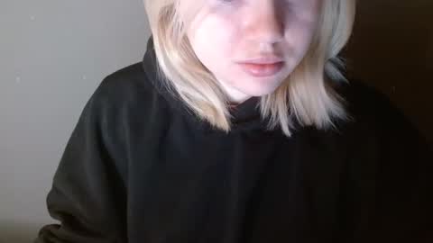 Snapshot of leyla_le chatting on 02/18/26, 06:42 Leyla online show from 02/18/26, 06:42