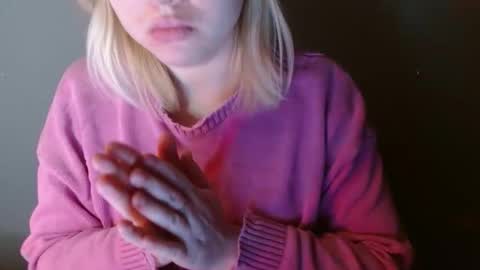 Snapshot of leyla_le chatting on 02/19/26, 07:04 Leyla online show from 02/19/26, 07:04