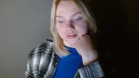 Snapshot of leyla_le chatting on 02/22/26, 03:40 Leyla online show from 02/22/26, 03:40