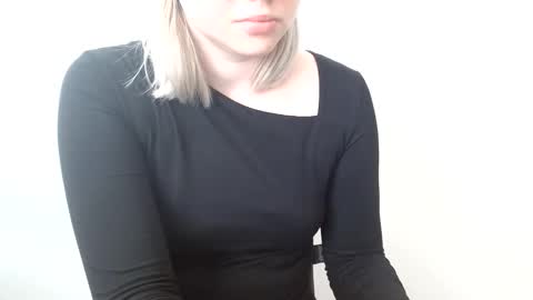 Snapshot of leyla_le chatting on 03/15/26, 08:09 Leyla online show from 03/15/26, 08:09