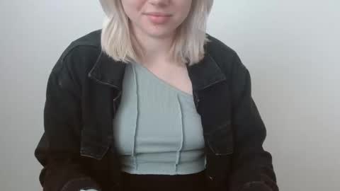 Snapshot of leyla_le chatting on 03/28/26, 07:19 Leyla online show from 03/28/26, 07:19