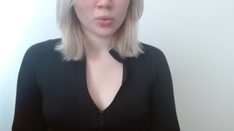 Snapshot of leyla_le chatting on 04/02/26, 06:00 Leyla online show from 04/02/26, 06:00