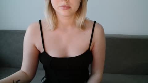 Snapshot of leyla_le chatting on 04/05/26, 04:48 Leyla online show from 04/05/26, 04:48