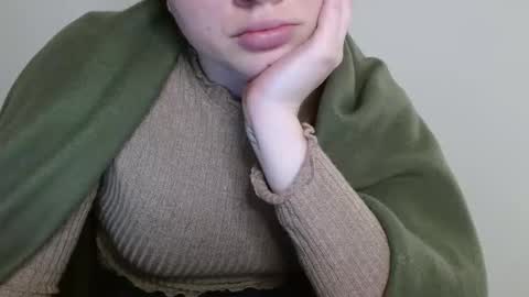 Snapshot of leyla_le chatting on 04/14/26, 04:40 Leyla online show from 04/14/26, 04:40