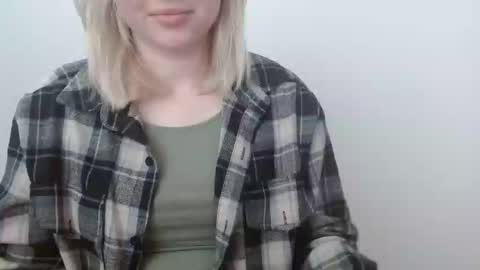 Snapshot of leyla_le chatting on 04/15/26, 06:09 Leyla online show from 04/15/26, 06:09