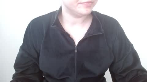 Snapshot of leyla_le chatting on 05/05/26, 04:42 Leyla online show from 05/05/26, 04:42