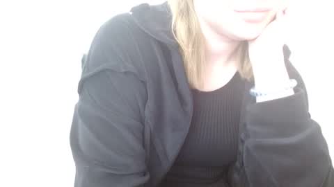 Snapshot of leyla_le chatting on 05/06/26, 05:46 Leyla online show from 05/06/26, 05:46