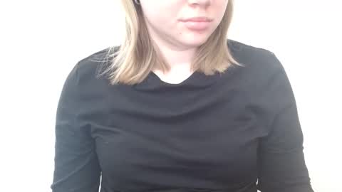 Snapshot of leyla_le chatting on 05/13/26, 06:11 Leyla online show from 05/13/26, 06:11