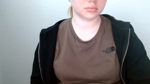 Snapshot of leyla_le chatting on 05/21/26, 06:09 Leyla online show from 05/21/26, 06:09