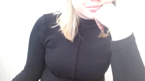 Snapshot of leyla_le chatting on 05/30/26, 06:32 Leyla online show from 05/30/26, 06:32