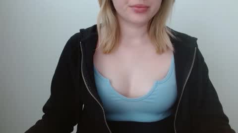 Snapshot of leyla_le chatting on 06/02/26, 06:04 Leyla online show from 06/02/26, 06:04