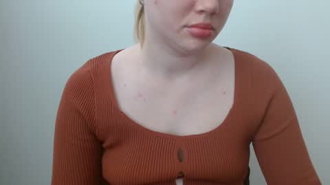 Snapshot of leyla_le chatting on 06/04/26, 06:19 Leyla online show from 06/04/26, 06:19