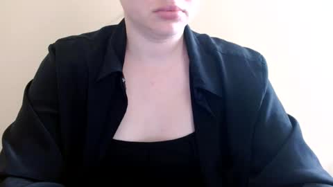 Snapshot of leyla_le chatting on 07/25/26, 06:00 Leyla online show from 07/25/26, 06:00