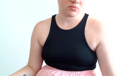 Snapshot of leyla_le chatting on 07/30/26, 06:12 Leyla online show from 07/30/26, 06:12