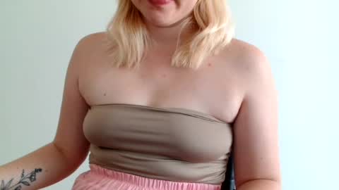 Snapshot of leyla_le chatting on 08/04/26, 05:54 Leyla online show from 08/04/26, 05:54