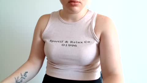 Snapshot of leyla_le chatting on 08/05/26, 05:54 Leyla online show from 08/05/26, 05:54