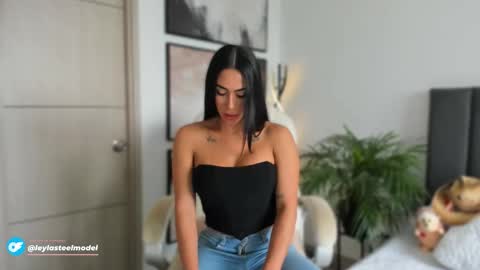 Snapshot of leyla_steel chatting on 10/04/25, 02:37 INSTA leylasteel model         online show from 10/04/25, 02:37