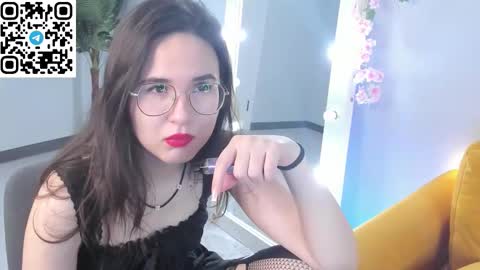 Snapshot of leylamirage chatting on 02/18/26, 04:36 leylamirage online show from 02/18/26, 04:36