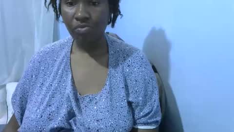 Snapshot of leylapleasure chatting on 11/21/25, 01:21 leylapleasure online show from 11/21/25, 01:21